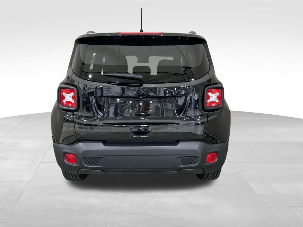 Used 2023 Black Jeep Latitude image 4