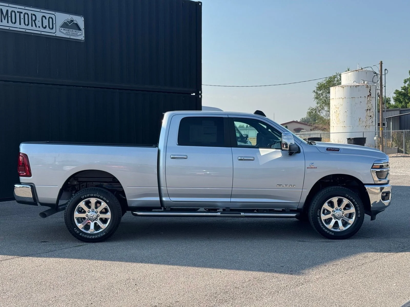 New 2026 Silver-Zynith Exterior Paint RAM Laramie image 5