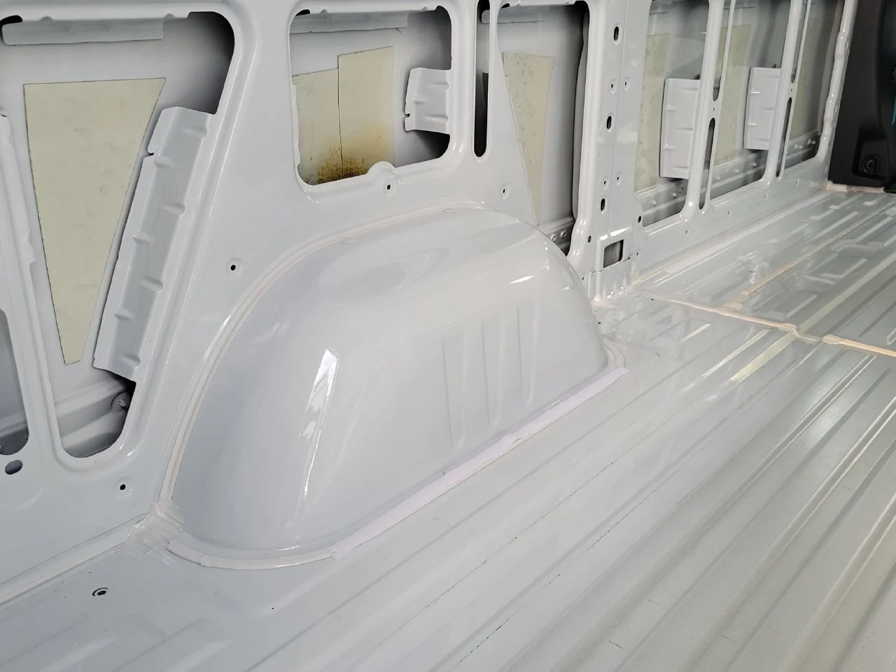 New 2025 Arctic+White Mercedes-Benz Cargo 144 WB image 10