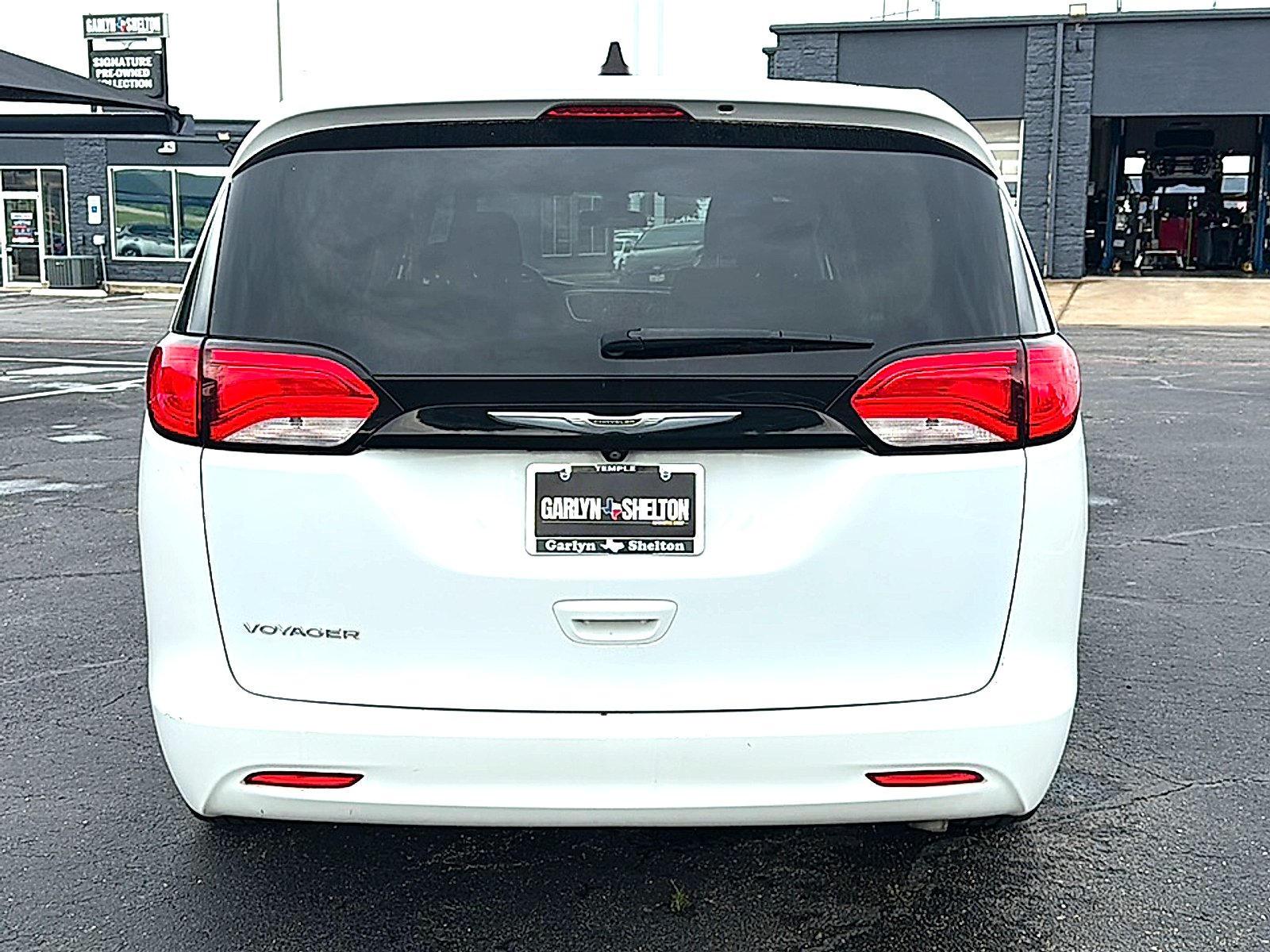 Used 2022 Bright White Clearcoat Chrysler LX image 5
