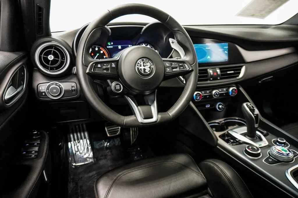 Used 2022 White Alfa Romeo Veloce image 15