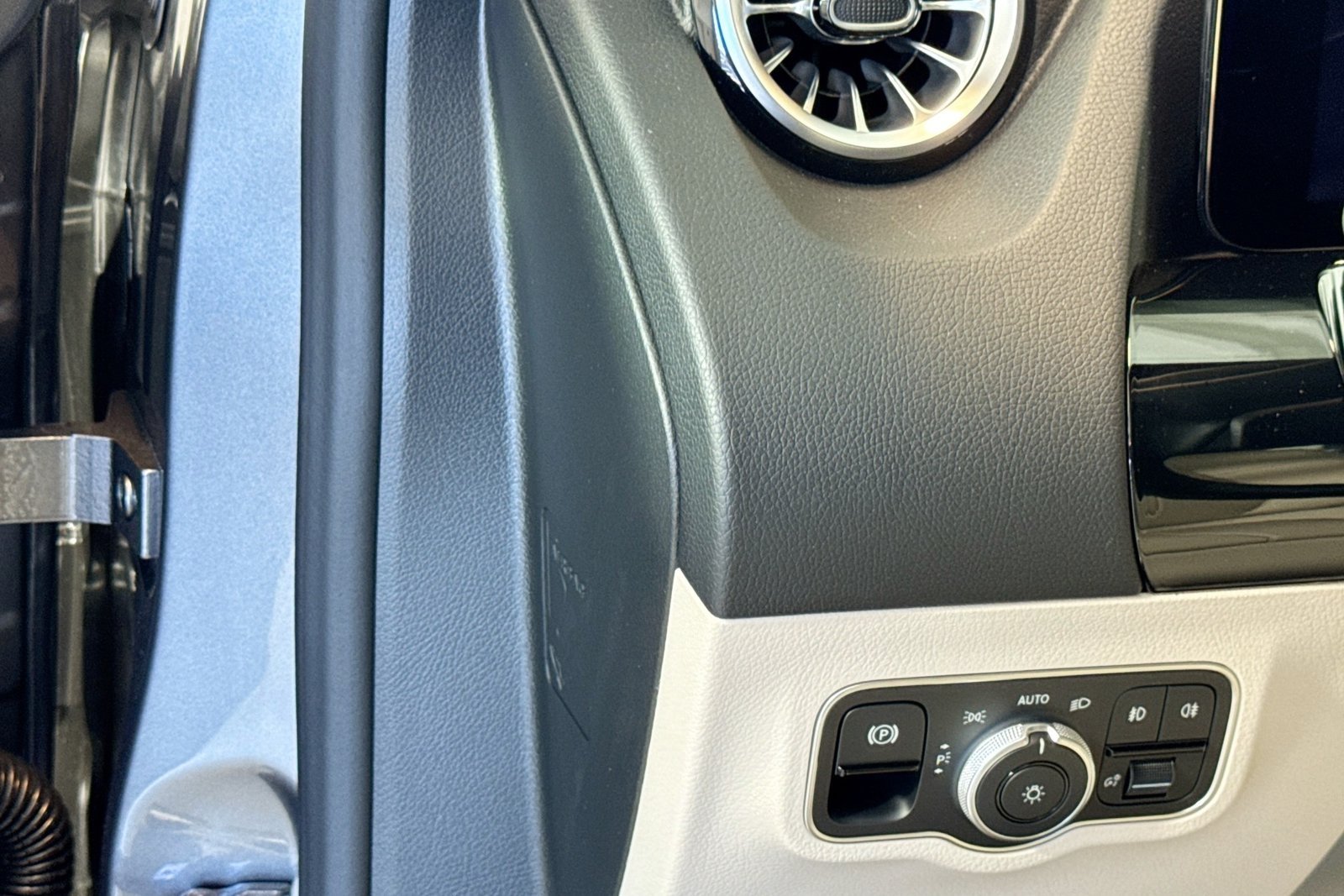 New 2026 Mountain Grey Metallic Mercedes-Benz GLA 250 image 10