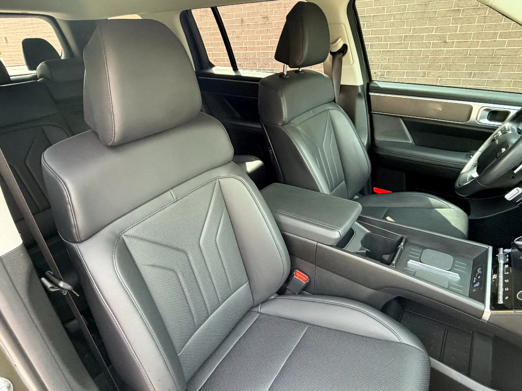 Used 2025 Rockwood Green Hyundai SEL image 24