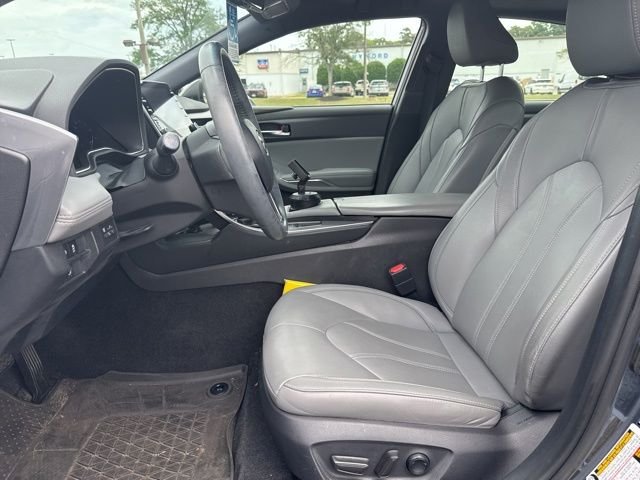 Used 2019 Gray Toyota XLE image 3