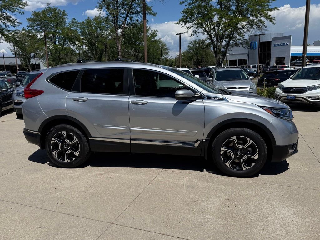 Used 2018 Lunar Silver Metallic Honda Touring image 3