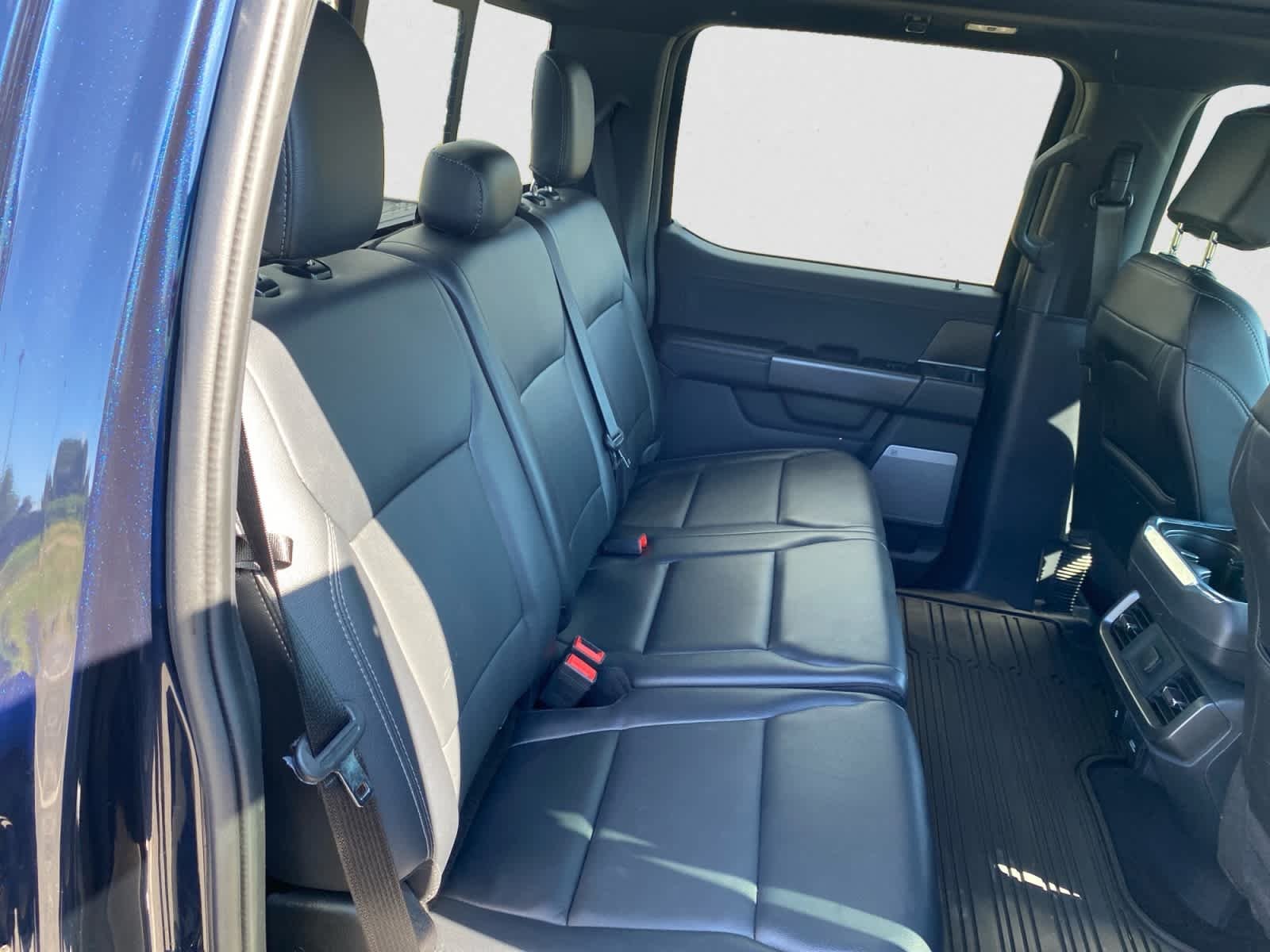 Used 2024 Antimatter Blue Ford XLT image 22