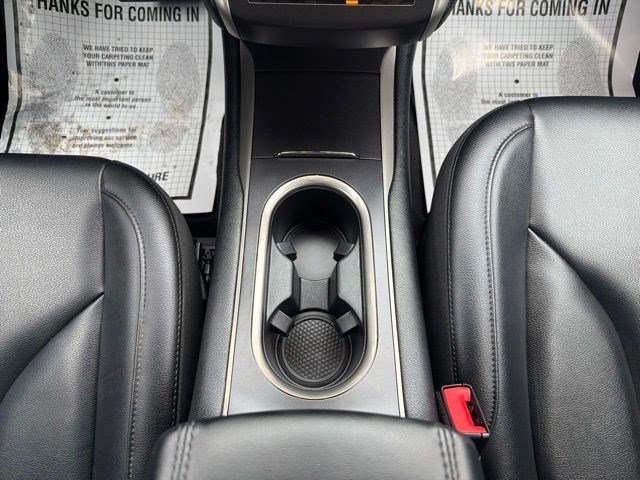 Used 2017 Ingot Silver Lincoln Premiere image 26