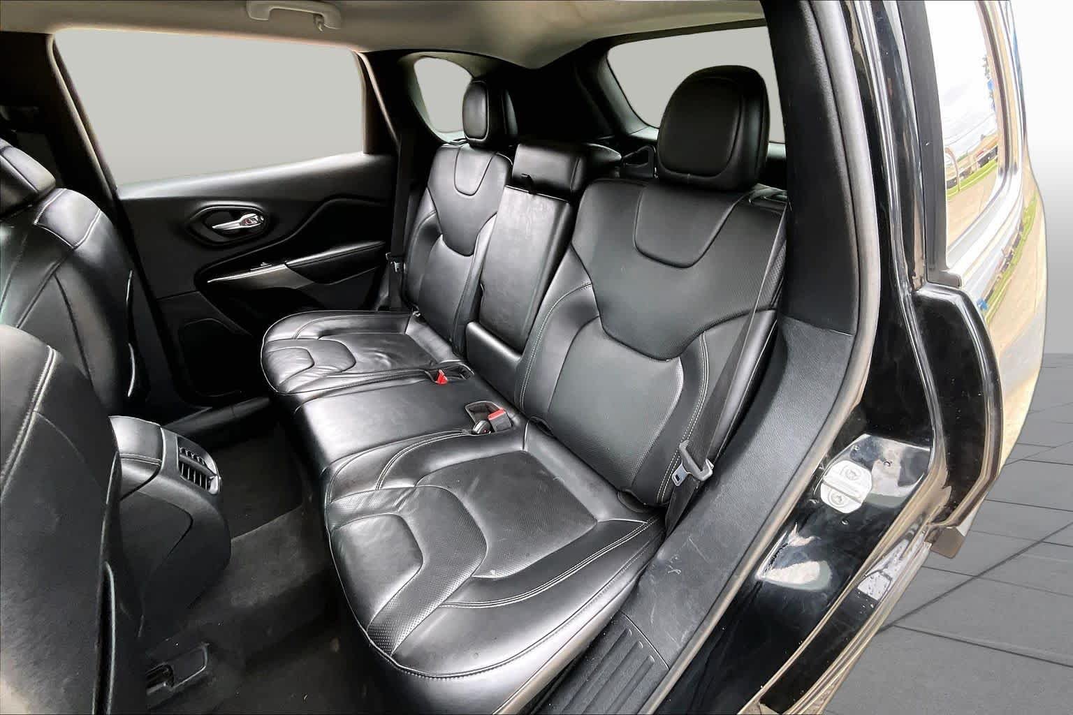 Used 2020 Diamond Black Crystal Pearlcoat Jeep Limited image 21