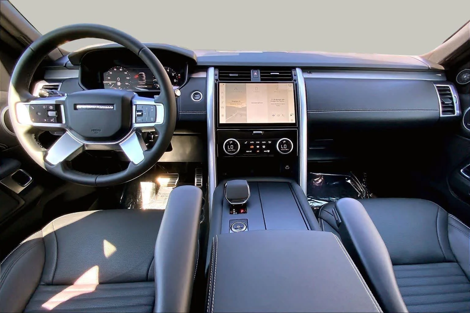 Used 2025 Eiger Grey Metallic Land Rover Dynamic SE image 14