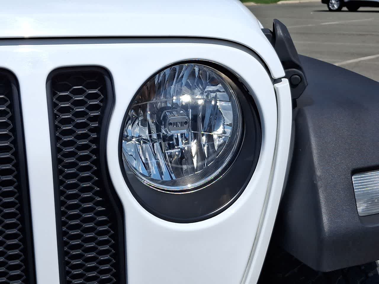 Used 2018 Bright White Clearcoat Jeep Sport S image 30