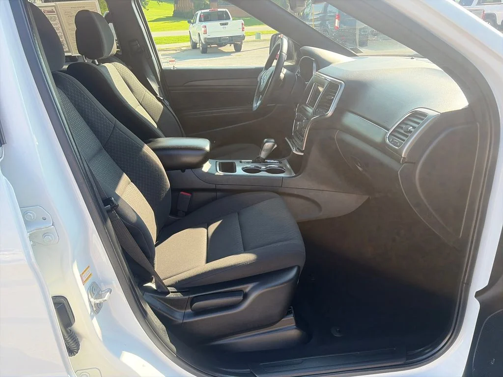Used 2020 White Jeep Laredo E image 41
