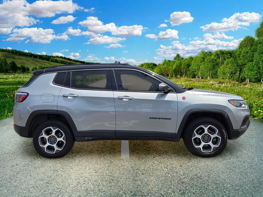 Used 2022 Silver Jeep Trailhawk image 7