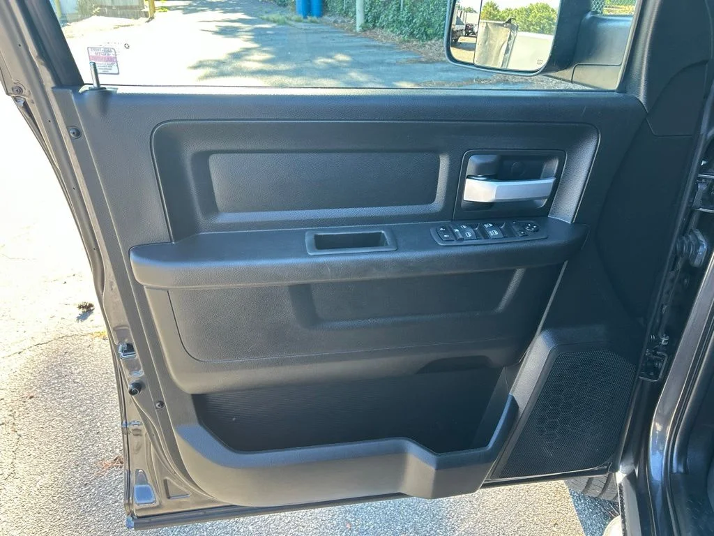 Used 2019 Gray Ram Tradesman image 14