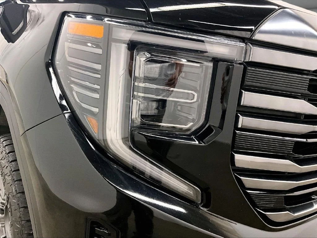 Used 2024 Black GMC AT4 image 31
