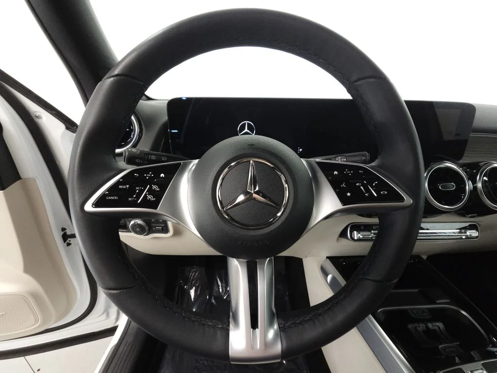 Certified Used 2026 Polar White Mercedes-Benz GLB 250 image 11