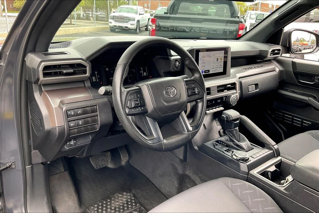 Used 2024  Toyota SR5 image 12