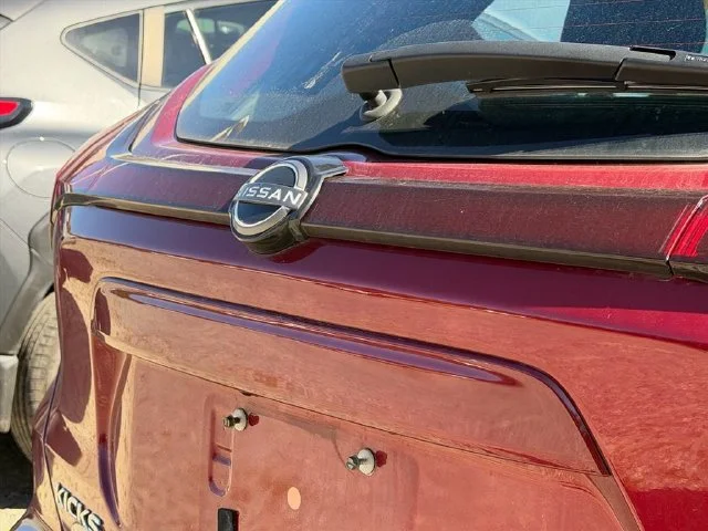 Used 2023 Red Nissan SR image 5