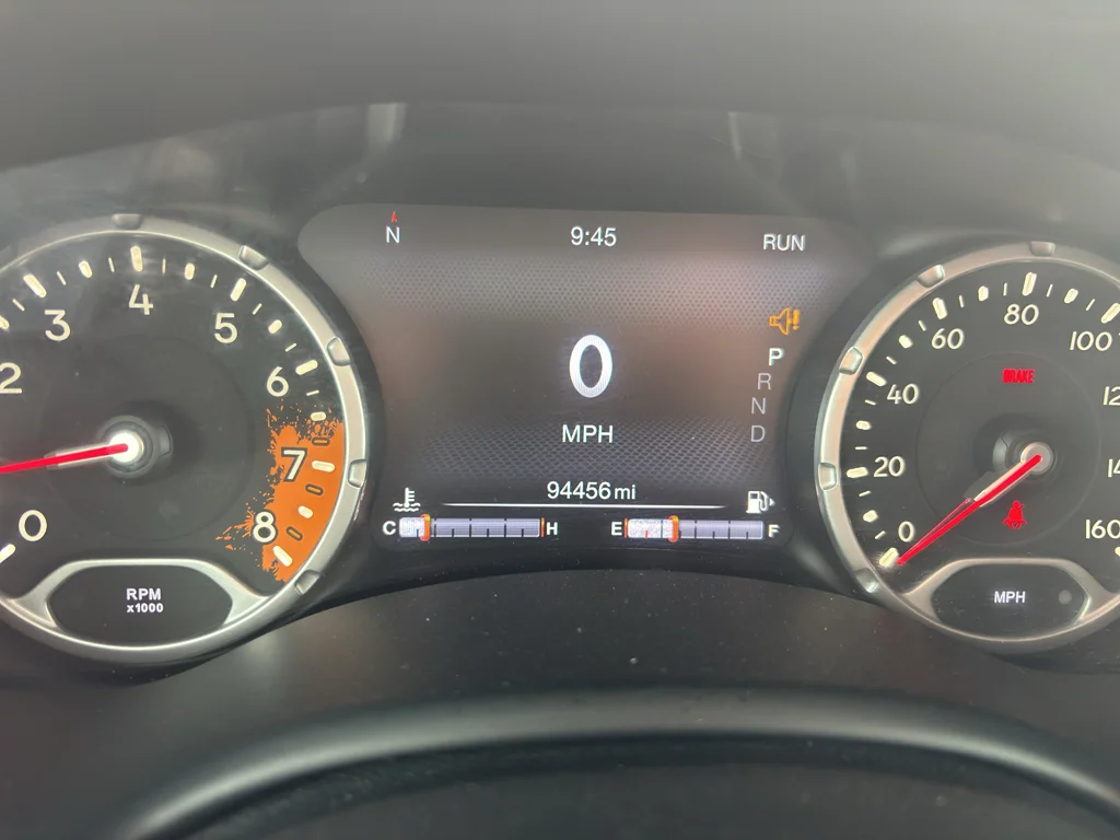 Used 2017 Alpine White Jeep Latitude image 17