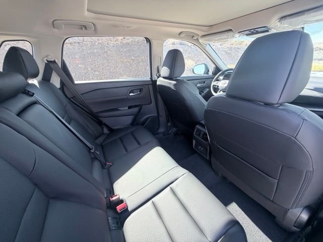 New 2026 Everest White Pearl TriCoat Nissan Dark Armor™ image 30