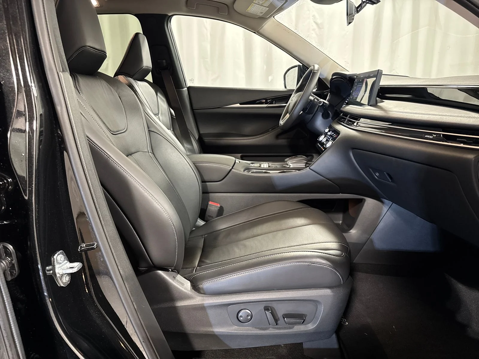 2025 INFINITI QX60 PURE - Photo 11