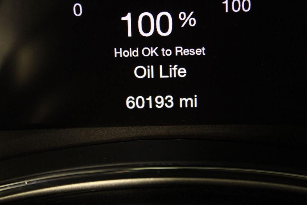 Used 2019 Silver Jeep Limited image 27