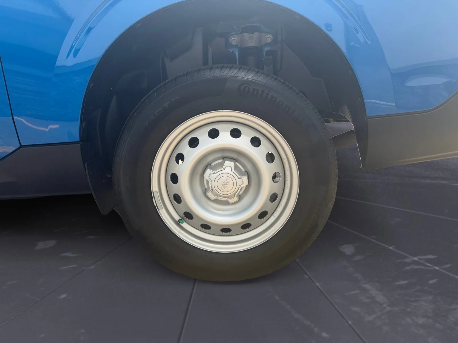 Used 2025 Blue Ford XL image 40
