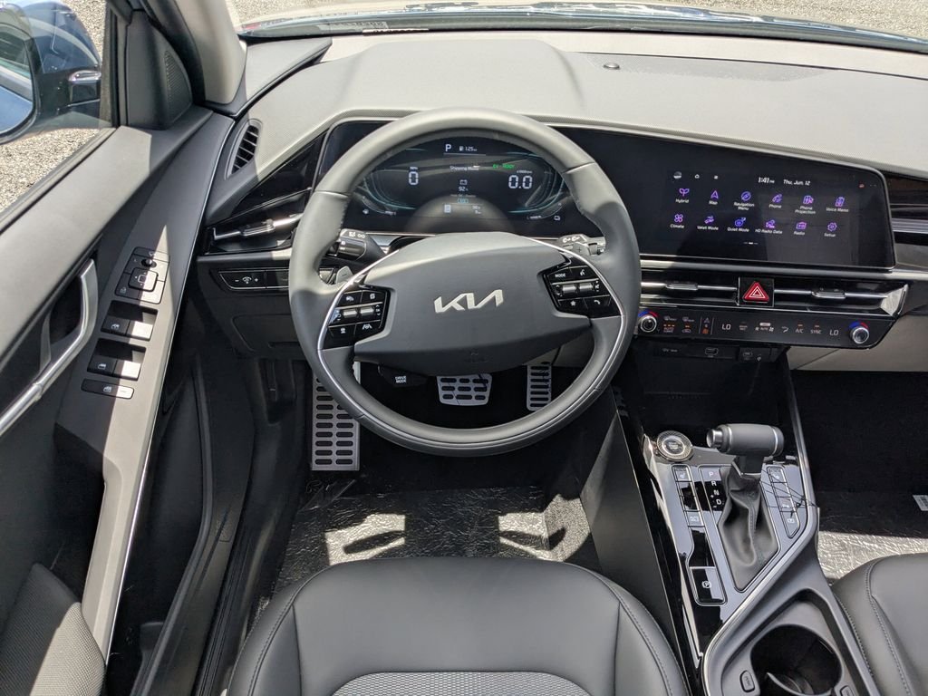 2025 Kia Niro EX Touring - Photo 16