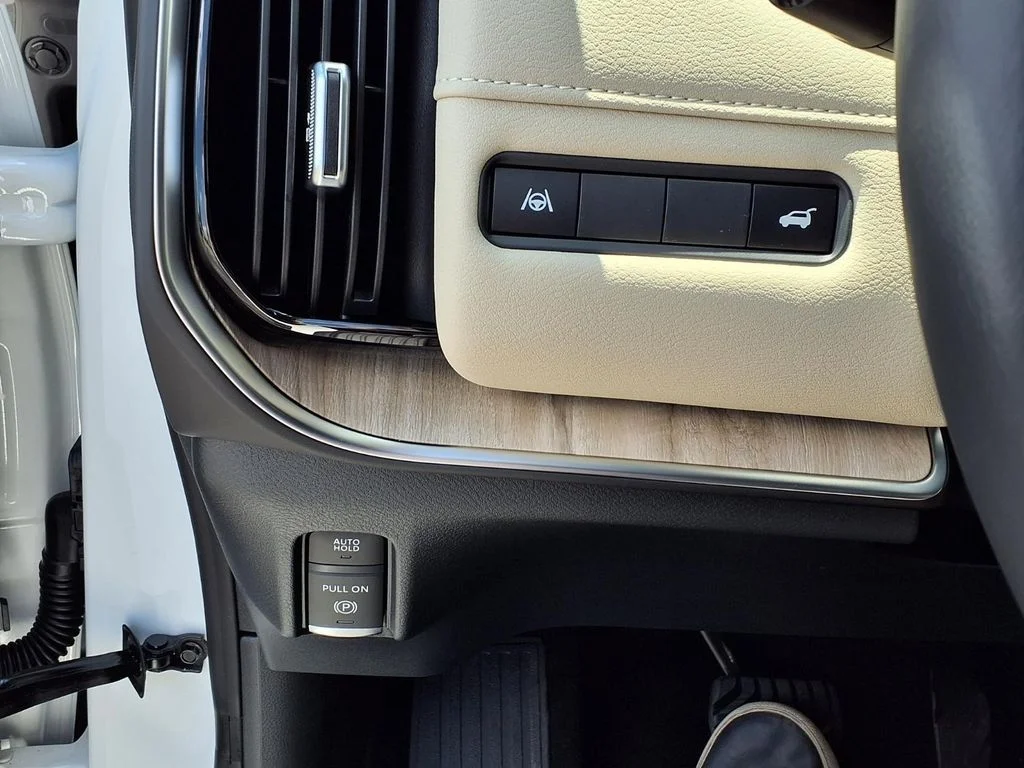 New 2026 Aspen White TriCoat Nissan Platinum image 16