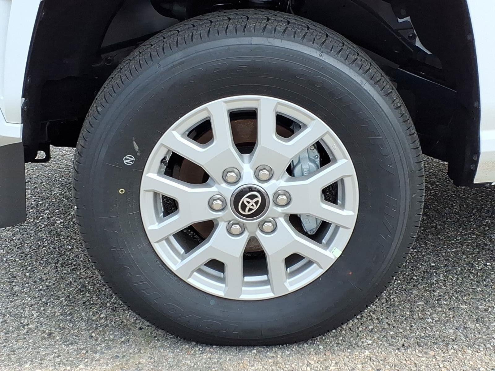 2026 Toyota Tacoma SR5 - Photo 15