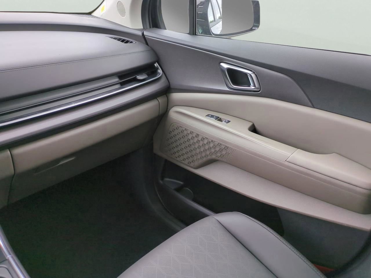 New 2026 Ceramic Silver Kia EX image 21