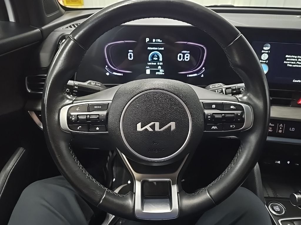 Used 2023 White Kia X-Line image 18