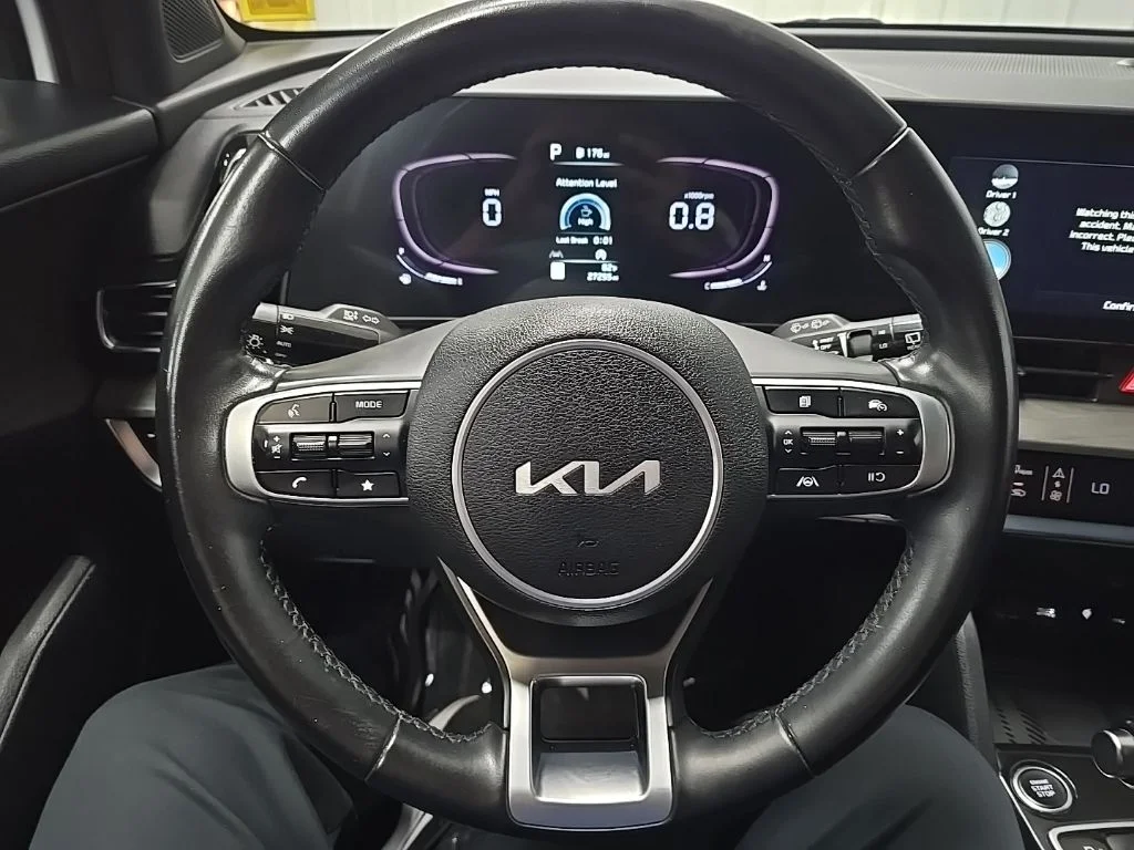 Used 2023 White Kia X-Line image 18