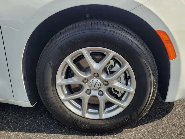 2026 Chrysler Voyager LX - Photo 9