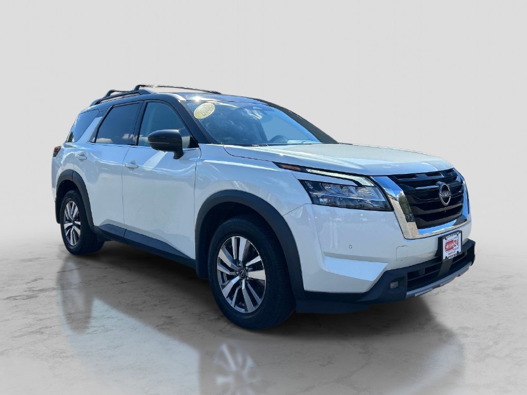 Used 2022 White Nissan SL image 7