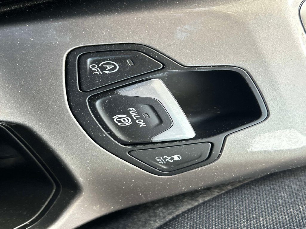 Used 2022 Black Jeep Latitude image 28