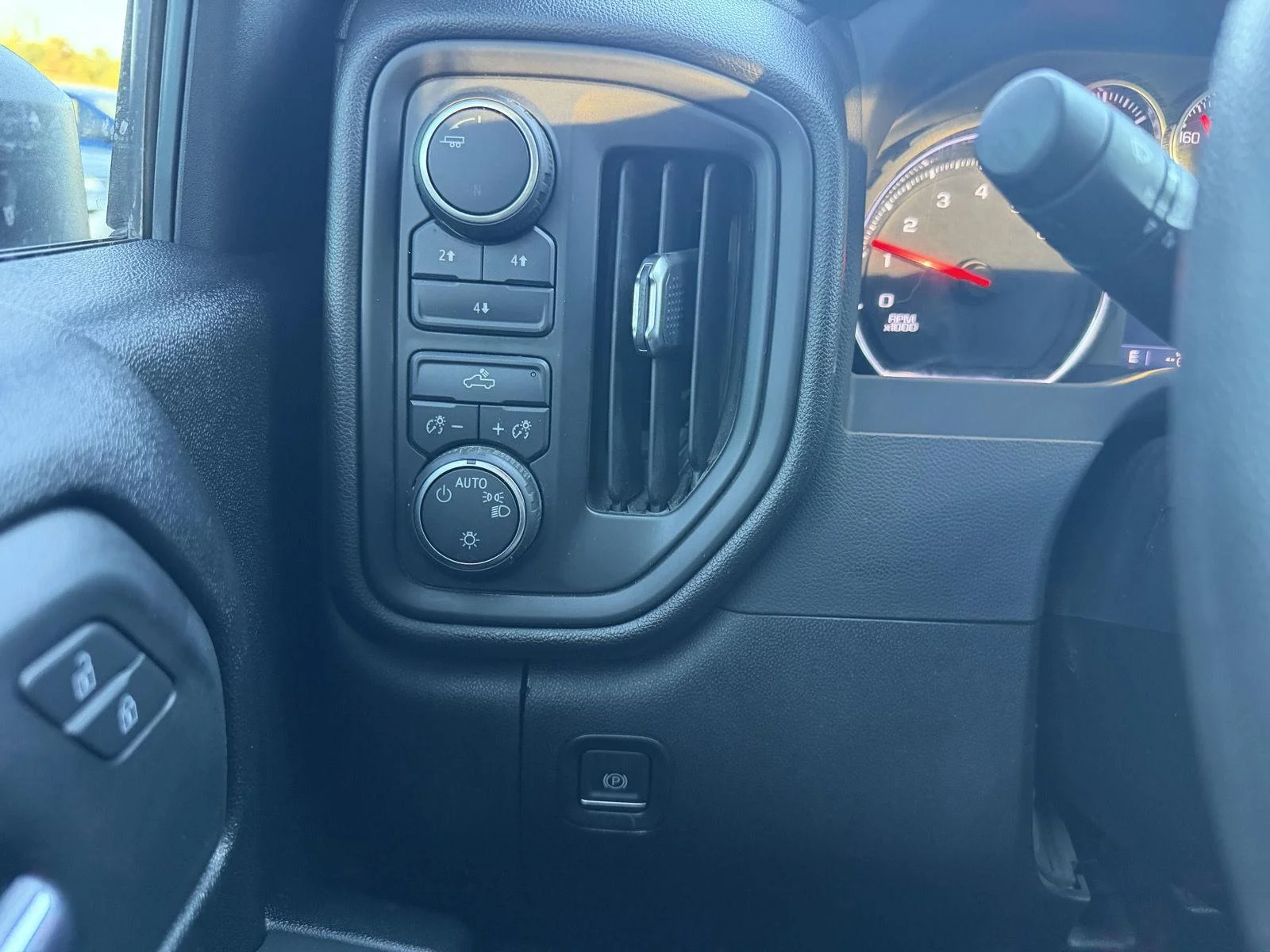 Used 2023 white Chevrolet Custom image 16