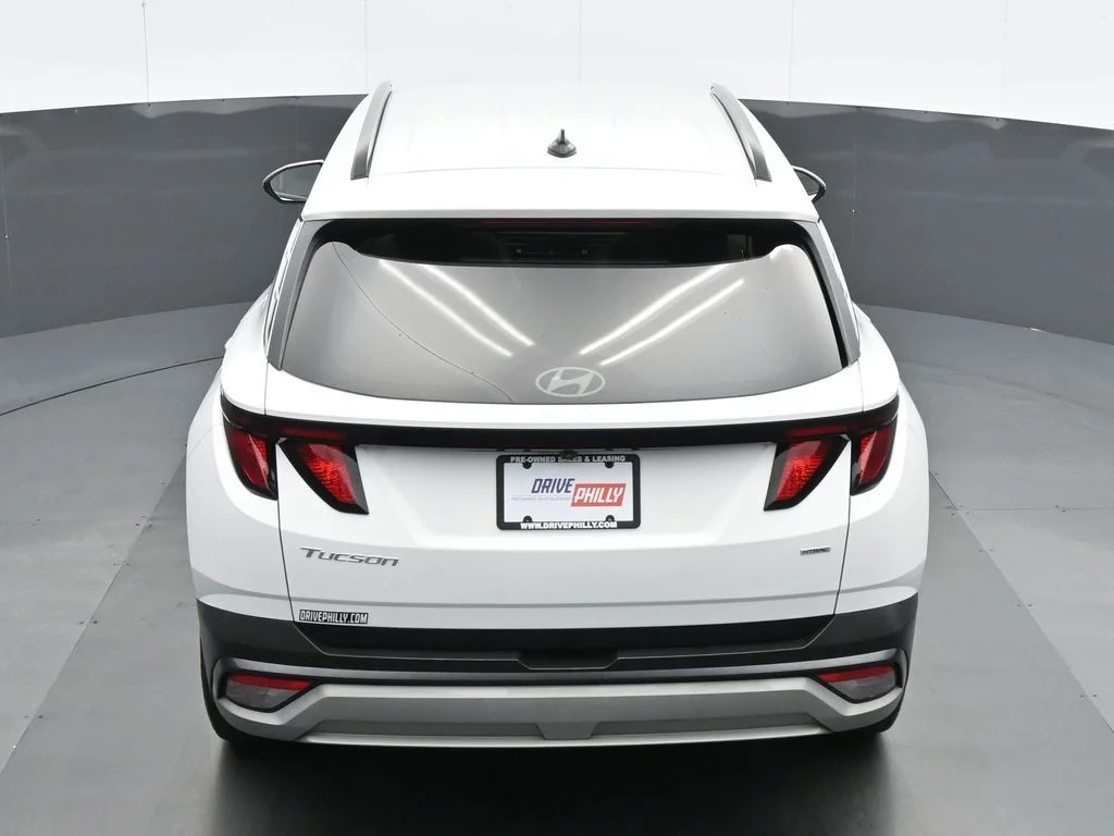 Used 2025 White Hyundai SEL image 20