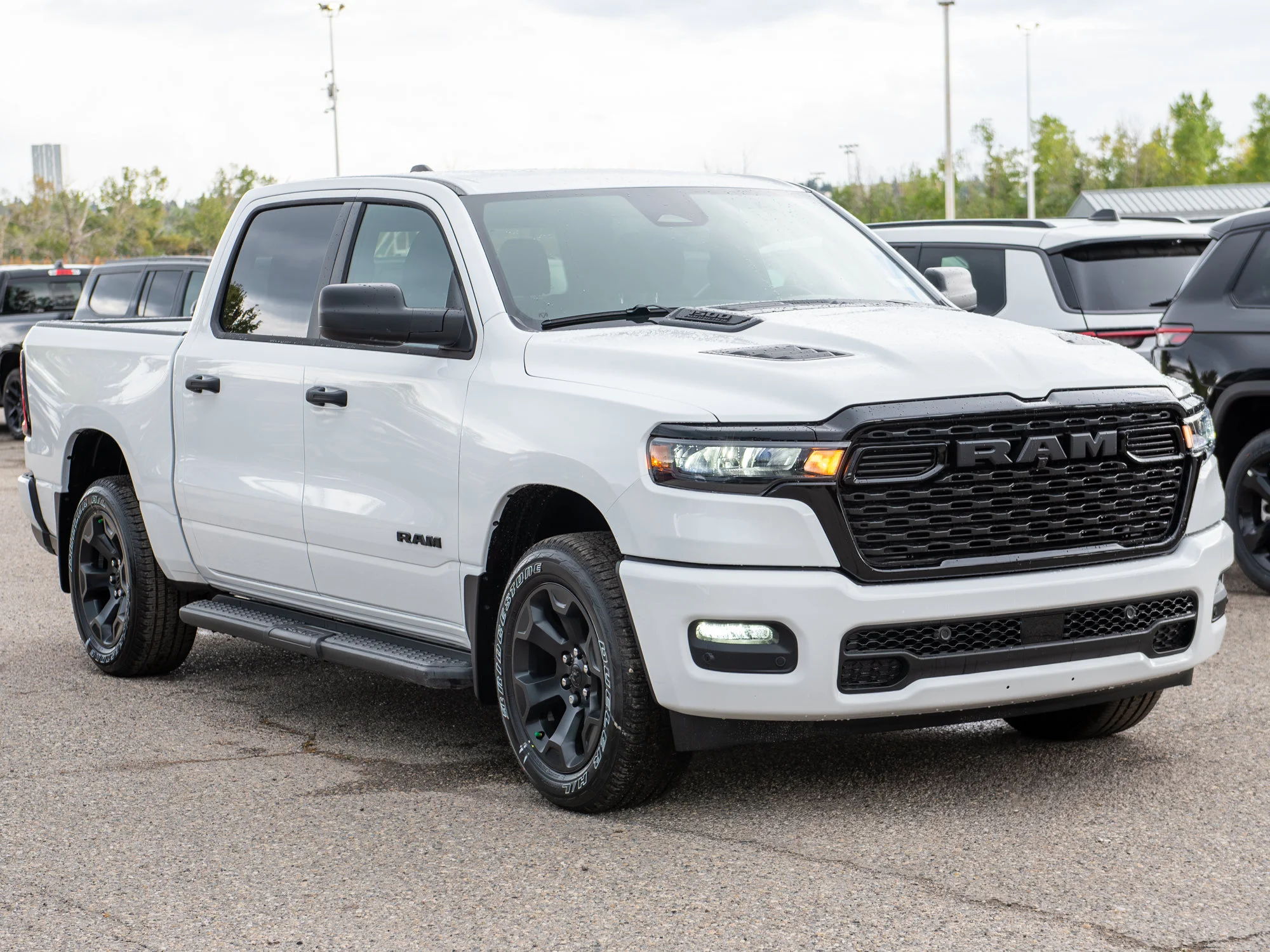 New 2026 White RAM Express* Crew Cab 4x4, 3.92 Rear Axle Ratio, Running Boards, Adaptive Cruise image 9
