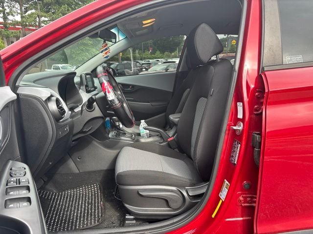 Used 2019 Red Hyundai SE image 8