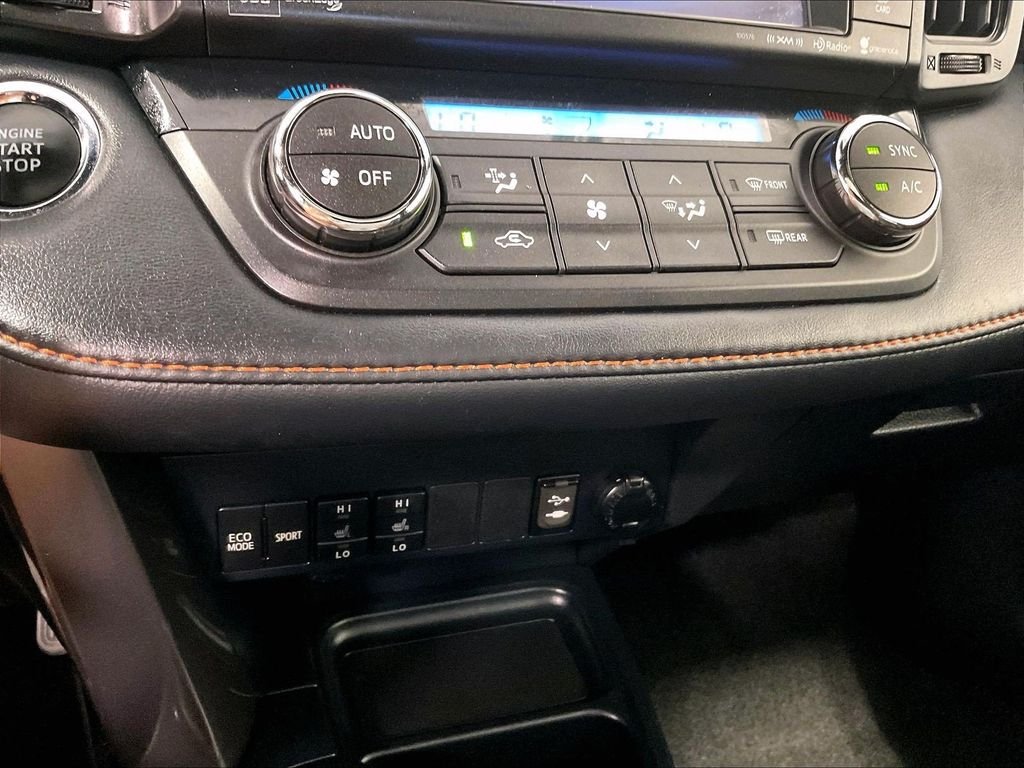 Used 2018 Silver Toyota SE image 26
