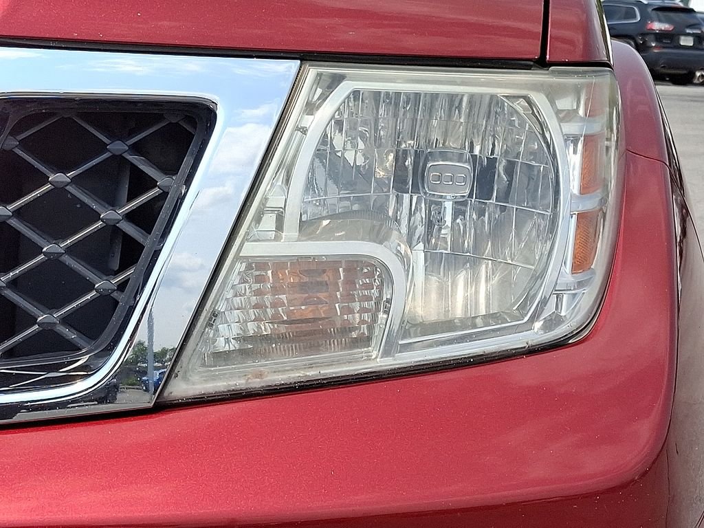 Used 2014 Red Nissan SV image 10