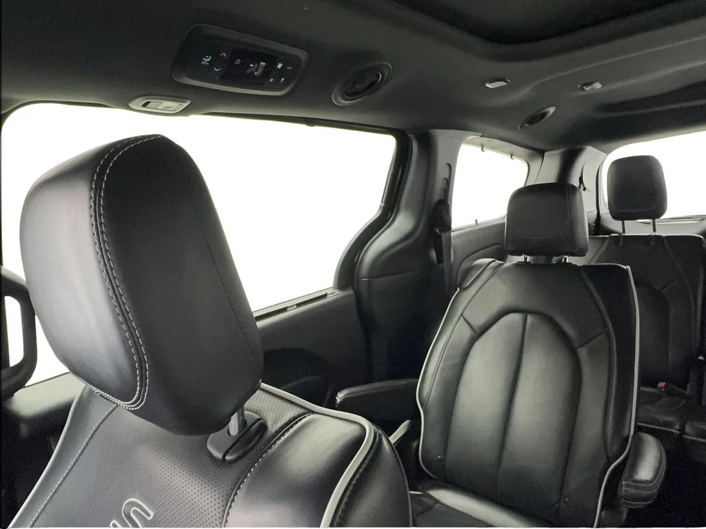 Used 2025 Black Chrysler Limited image 45