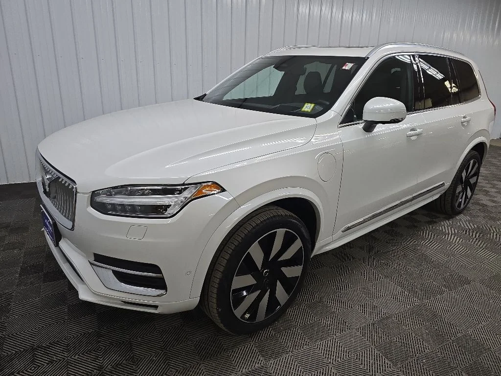 Used 2023 White Volvo Ultimate image 8