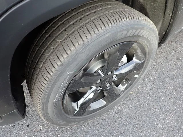 New 2025 Baltic Gray Metallic Clearcoat Jeep Altitude X image 10