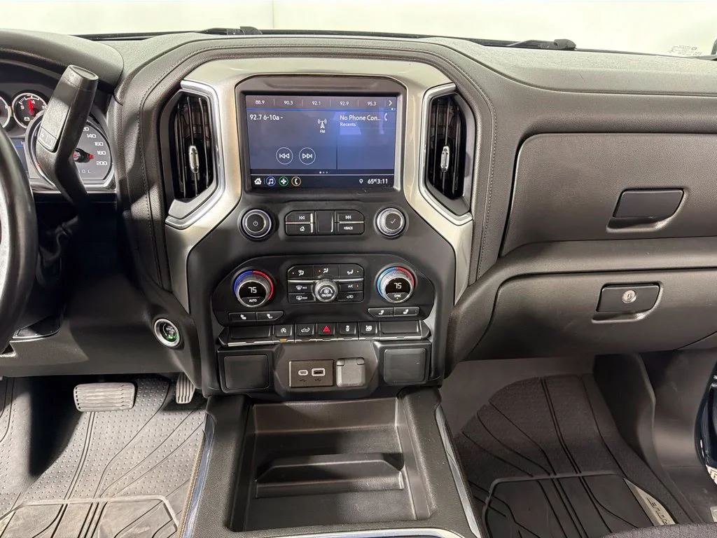 Used 2022  Chevrolet RST image 16