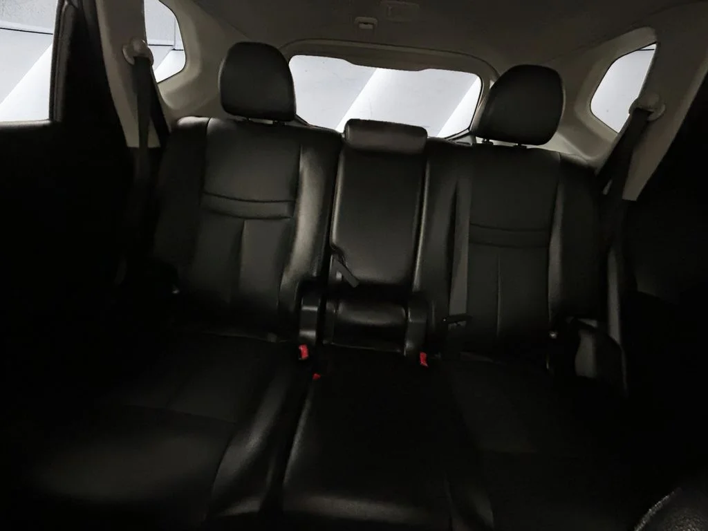 Used 2019 Gray Nissan SL image 18