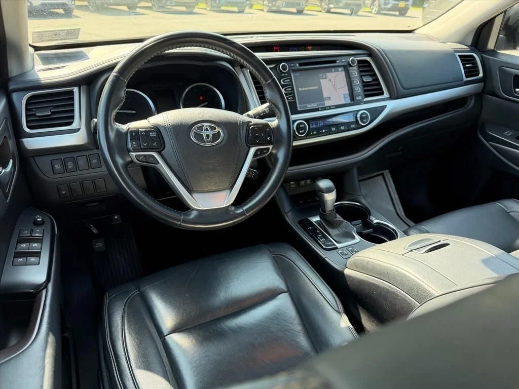 Used 2017 Black Toyota XLE image 5