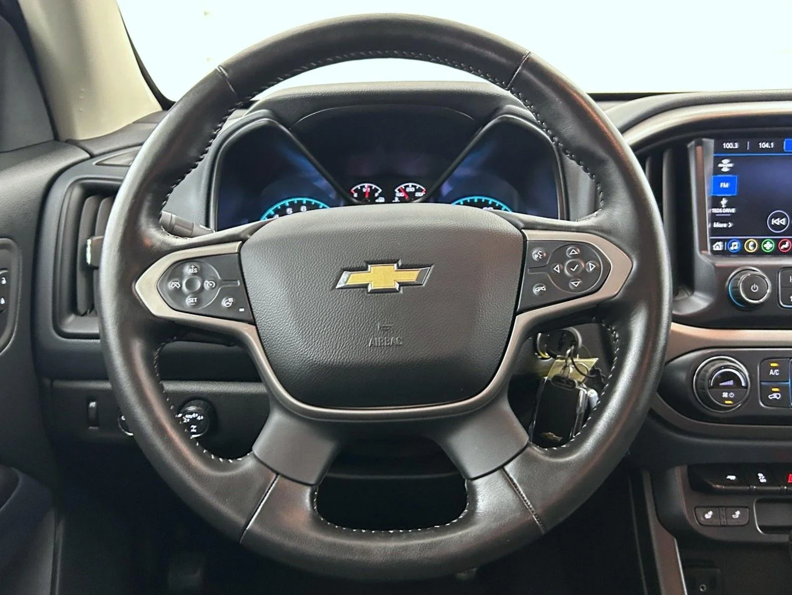Used 2022 Black Chevrolet Z71 image 11