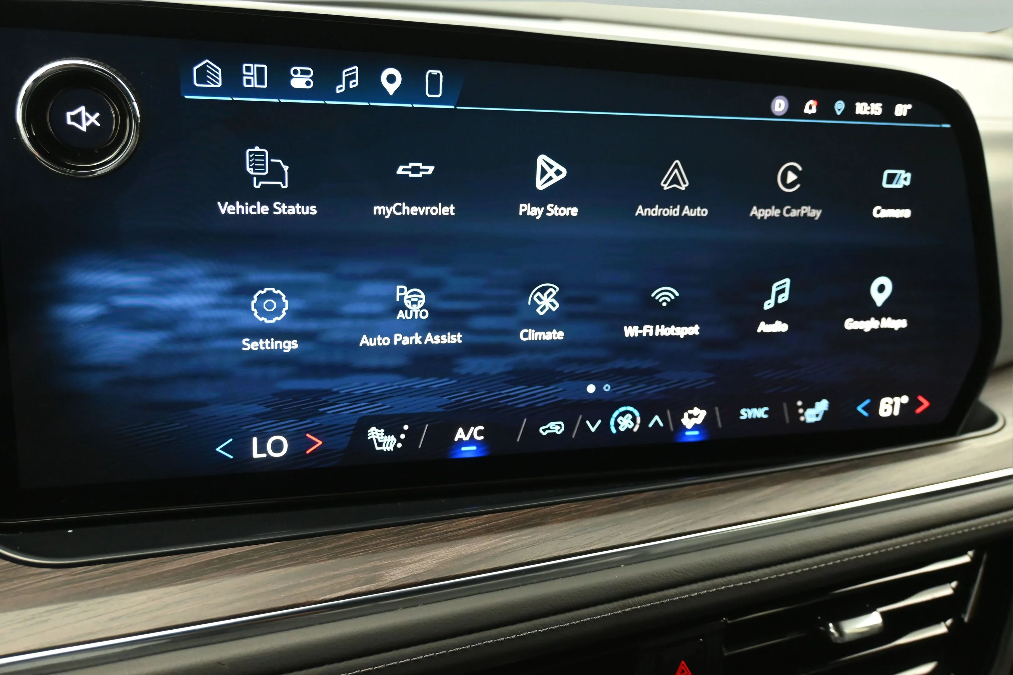 Used 2025 Summit White Chevrolet LT image 8