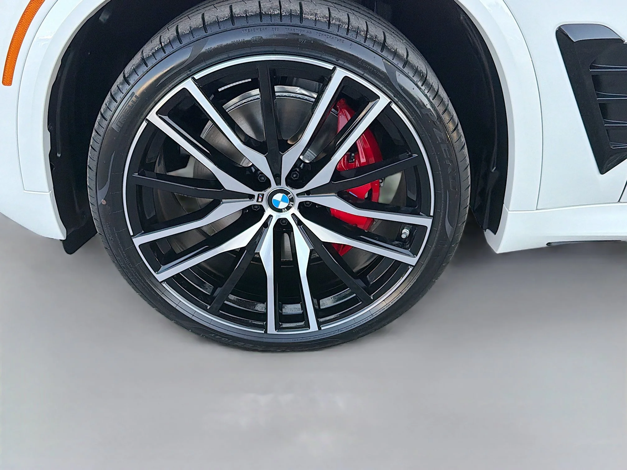 New 2026 Mineral White Metallic BMW xDrive40i image 40